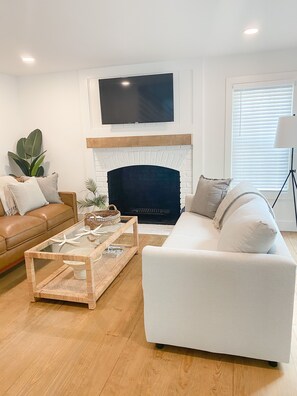 Smart TV - Charleston "Chucktown Cottage" mins to Beach (Mount Pleasant)