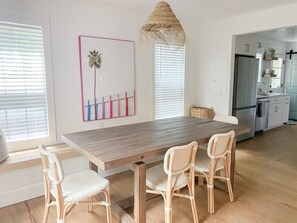 Dining - Charleston "Chucktown Cottage" mins to Beach (Mount Pleasant)