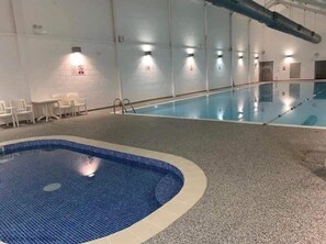 Indoor pool - Stunning Coastal Cottage - Sleeping 5 in 2 Bedrooms - Pool and Beach Access Included. (Filey)