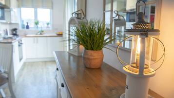 Køleskab, mikrobølgeovn, ovn, kogeplade