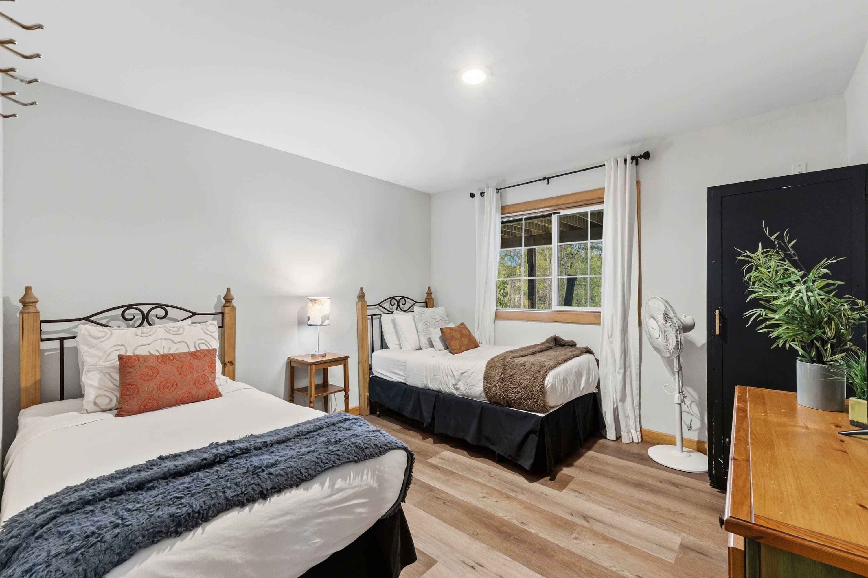 9 chambres, fer et planche à repasser, Wi-Fi, draps fournis