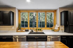 Fridge, microwave, oven, stovetop - Expansive Home with Hot Tub, 1 Mile to Main St (Breckenridge)