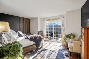 9 bedrooms, iron/ironing board, WiFi, bed sheets - Expansive Home with Hot Tub, 1 Mile to Main St (Breckenridge)