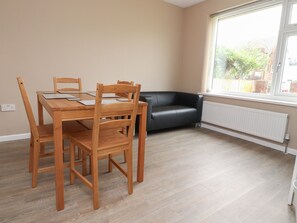 コテージ | リビングルーム | テレビ