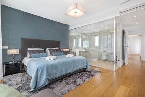 3 bedrooms, in-room safe, iron/ironing board, free WiFi