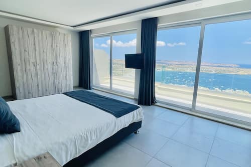 Deluxe kamer, 1 twee- of 2 eenpersoonsbedden, balkon, uitzicht op zee | Uitzicht vanuit de kamer