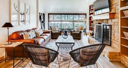 True Ski In/Out Luxury Condo w/ fireplace, views