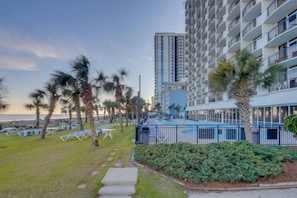 Pool - Oceanfront Paradise in the Heart of Myrtle Beach (Myrtle Beach)