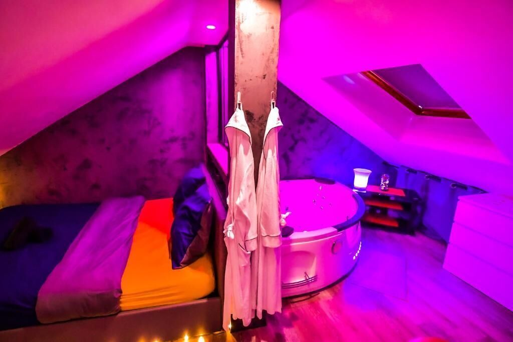 1 chambre, fer et planche à repasser, Wi-Fi gratuit, draps fournis