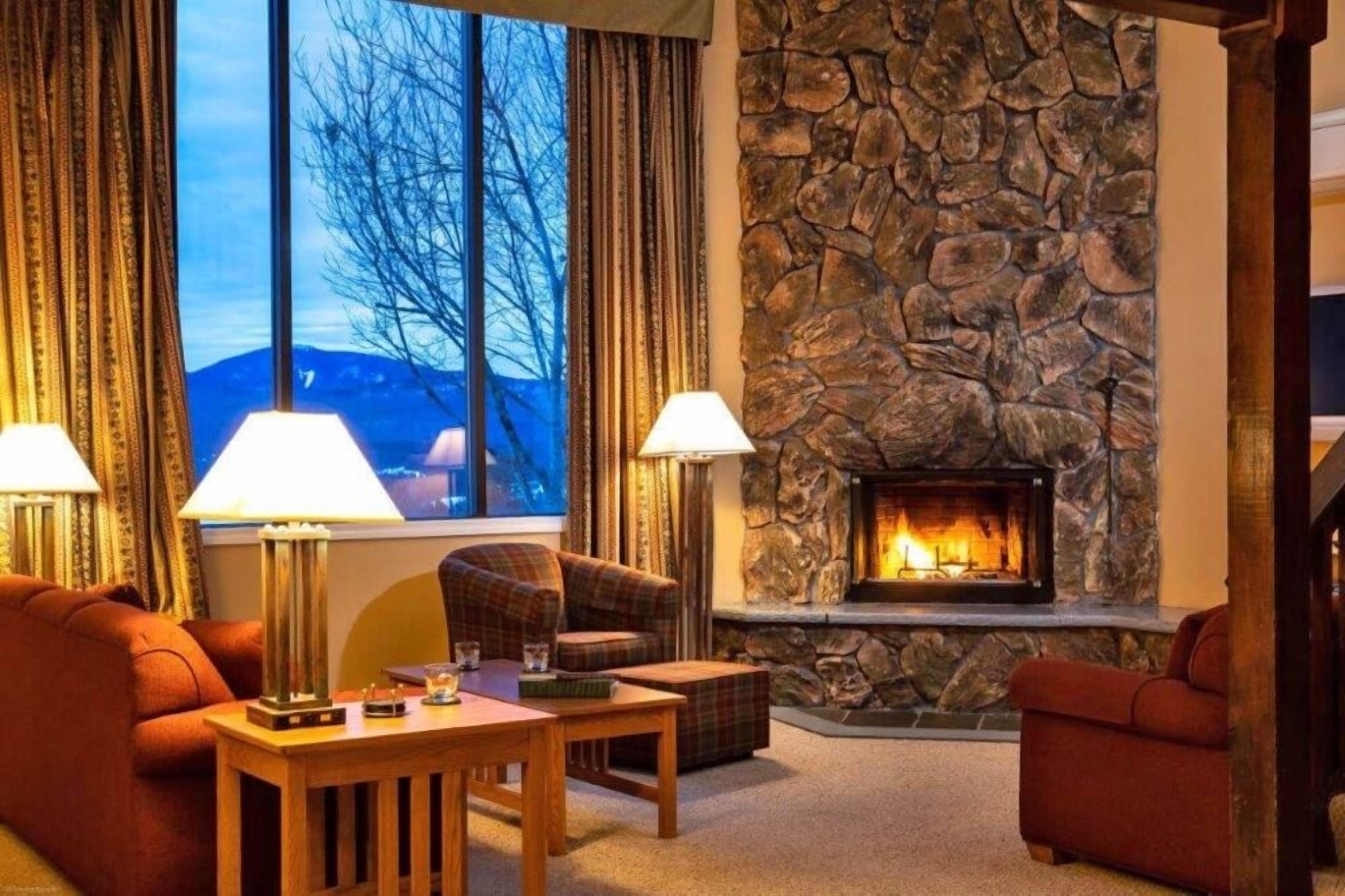 Lake Placid Modern 2BR Condo Ideal for Romantic Couples