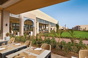 4 restaurants, breakfast, lunch, dinner served; Asian cuisine