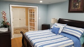1 habitación, tabla de planchar con plancha, wifi gratis y ropa de cama