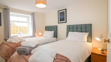 Cottage | 2 bedrooms, individually decorated, individually furnished, free WiFi