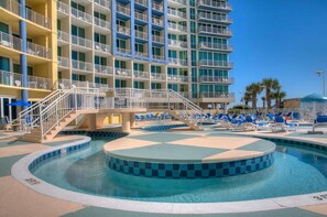 Piscine couverte, piscine extérieure