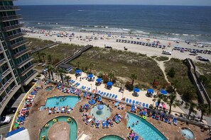 Innendørsbasseng og utendørsbasseng