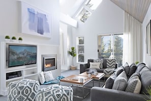 TV, fireplace