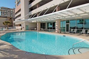 Piscine couverte, piscine extérieure