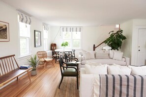 Smart TV, fireplace, DVD player, books - Bellport Inn, Main House - Historic Village Oasis (Bellport)