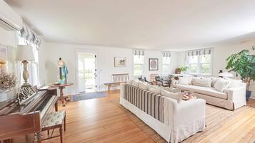 Smart TV, fireplace, DVD player, books