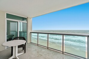 Property grounds - Bluewater Keys 1107-4BR/3BA Oceanfront condo in Crescent Beach (North Myrtle Beach)