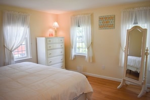 4 bedrooms, iron/ironing board, free WiFi