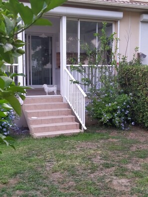 Exterior detail - 7-person house with direct beach access (100 m walk) (Borgo)