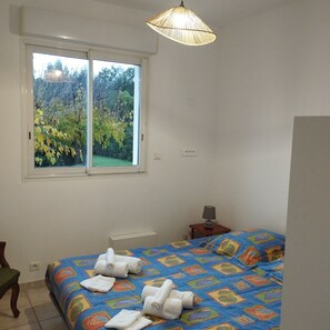 3 makuuhuonetta, silitysrauta/-lauta, vauvan matkasänky, Wi-Fi