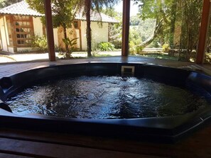 Indoor spa tub