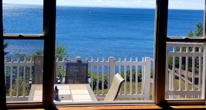 Take in Lake Superior breathtaking views! Centrally located with a Sauna
