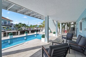 A heated pool - Fisherman Paradise, Dock, Pool , Ice Machine, Jacuzzi.  (Marathon)