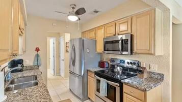 Coffee/tea maker, fridge, microwave, oven