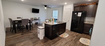 Amazing 2 Bedroom Townhouse