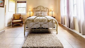 1 bedroom, desk, iron/ironing board, WiFi (free)