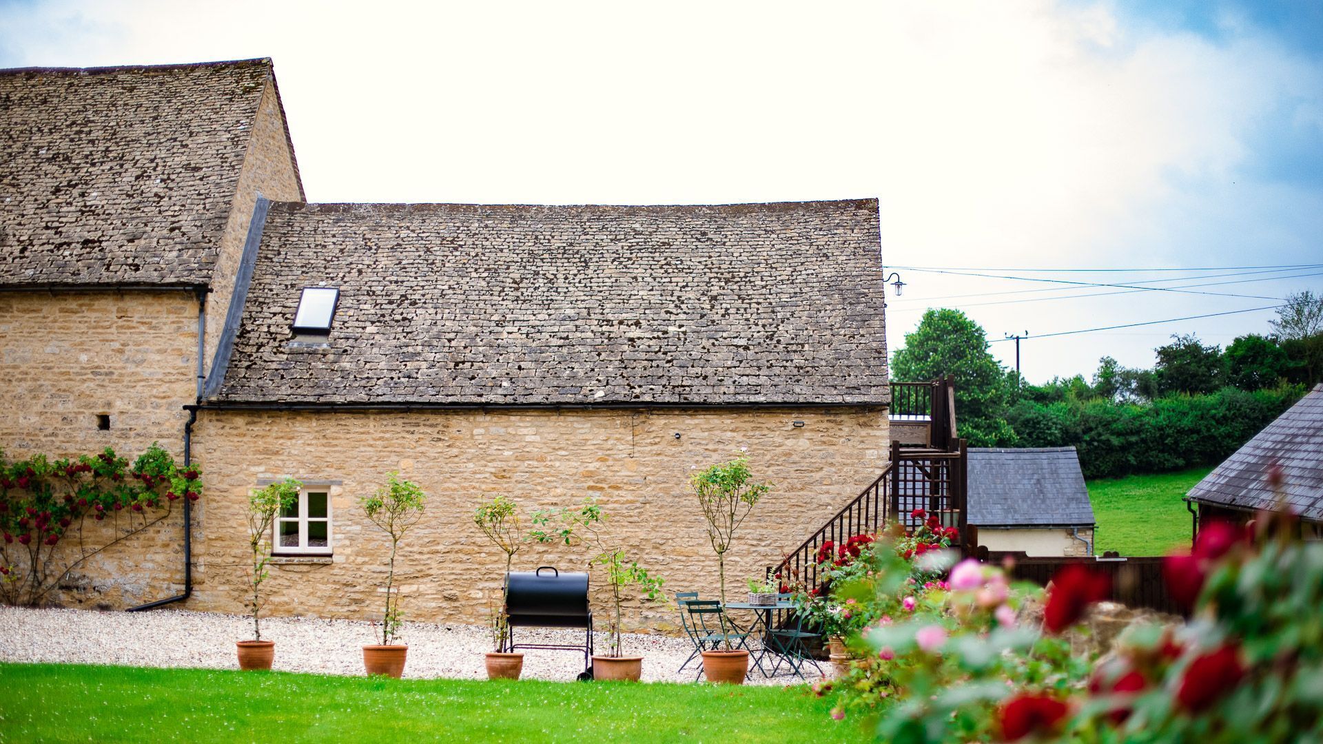 Hayloft at Newbarn Farm - sleeps 4 guests  in 2 bedrooms