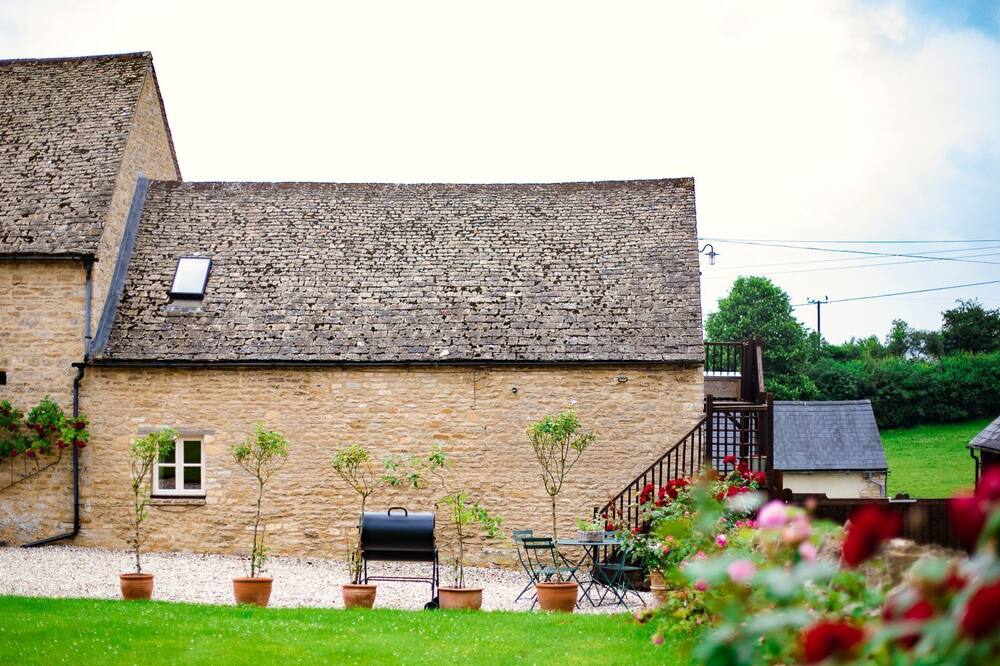 Hayloft at Newbarn Farm - sleeps 4 guests in 2 bedrooms