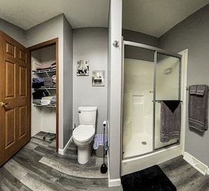 Combined shower/tub, hair dryer, towels, soap