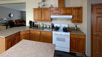 冰箱、微波炉、烤箱、炉灶