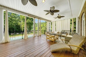 Terrace/patio - Norris Lake Manor-Exquisite Waterfront with *Private Dock *Pool *Hot tub *Game room (Caryville)