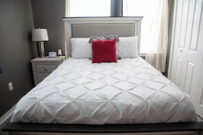 2 chambres, fer et planche à repasser, Wi-Fi, draps fournis