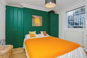 2 bedrooms, iron/ironing board, Internet, bed sheets