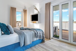 4 bedrooms, desk, iron/ironing board, free WiFi