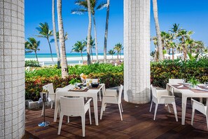 Outdoor dining - The Sea Garden is calling to you! (Playa Diamante)
