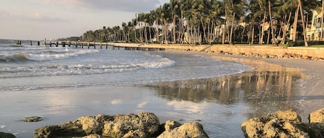 In Strandnähe, Liegestühle, Strandtücher