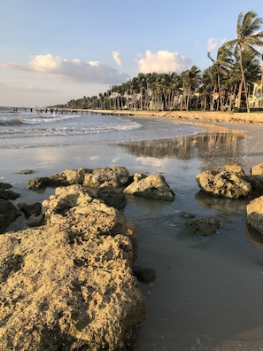 Beach nearby, sun-loungers, beach towels