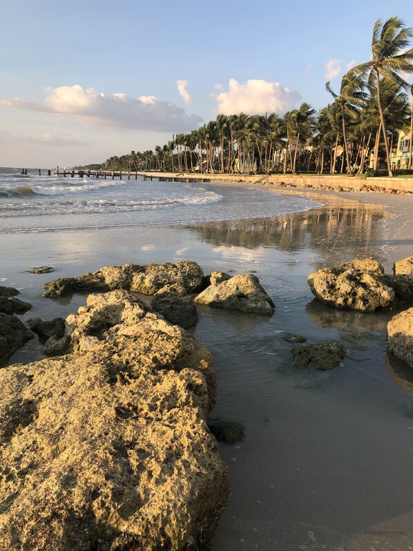Beach nearby, sun-loungers, beach towels