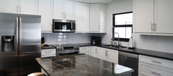 Edgy Modern house with Heated Salt Water Pool