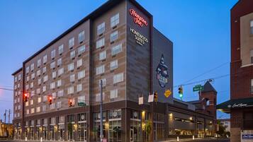 A Hampton Inn hotel with a modern design, located at the corner of West St and Vermont Ave.