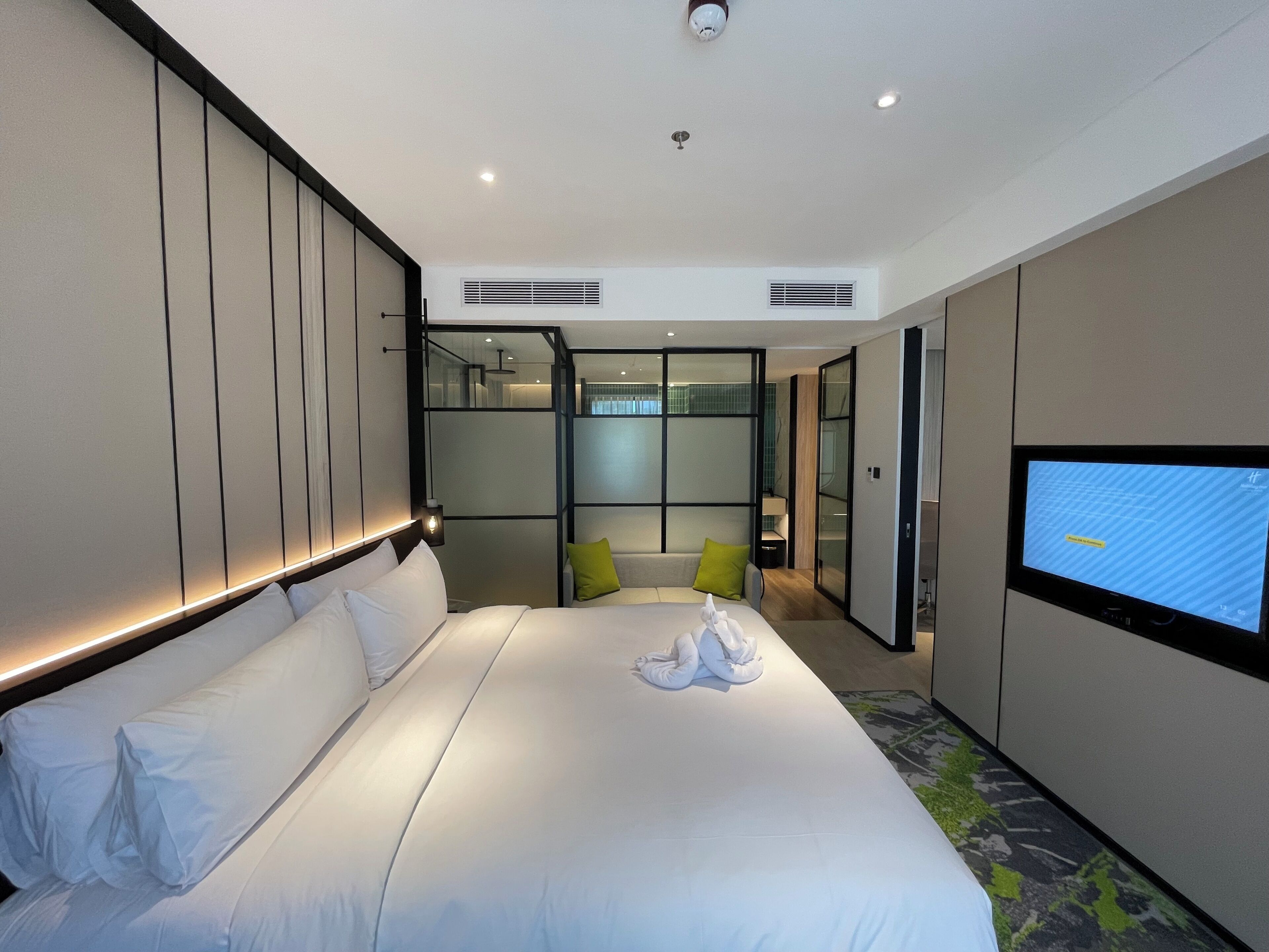 suite, 1 bedroom | desk, laptop workspace, soundproofing, free wifi