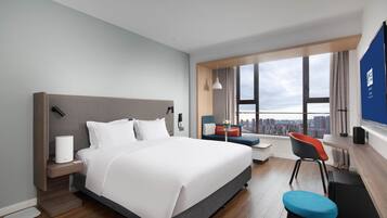 Edredons de pluma, cofres nos quartos, escrivaninha