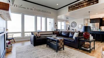 TV connectée, cheminée, livres, imprimantes